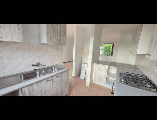 2 BEDROOM TOWNHOUSE FOR SALE IN VANDERBIJLPARK SE 3